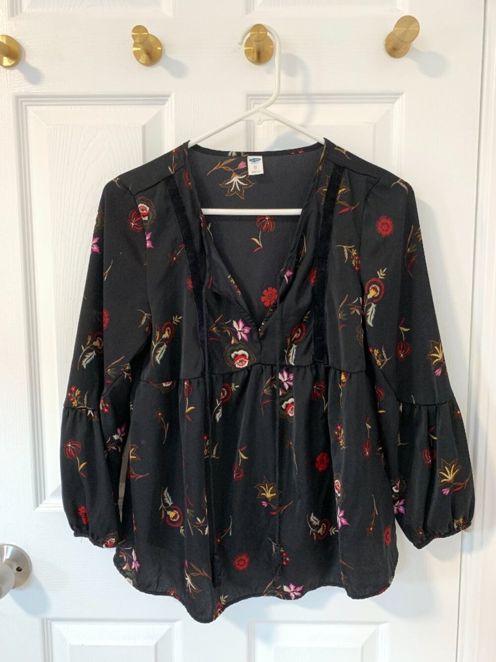 Old Navy Floral Print Peasant Boho Blouse Velvet and Tassel Details XS